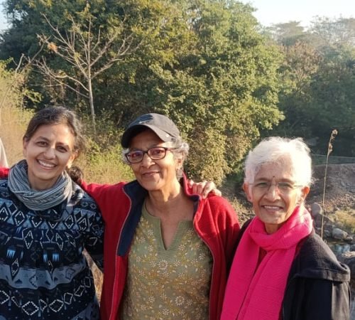 sharan team members with Dr nandita (1)